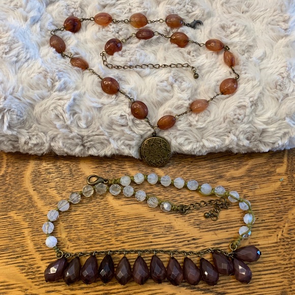 Pair of Lightweight Necklaces - Picture 4 of 7